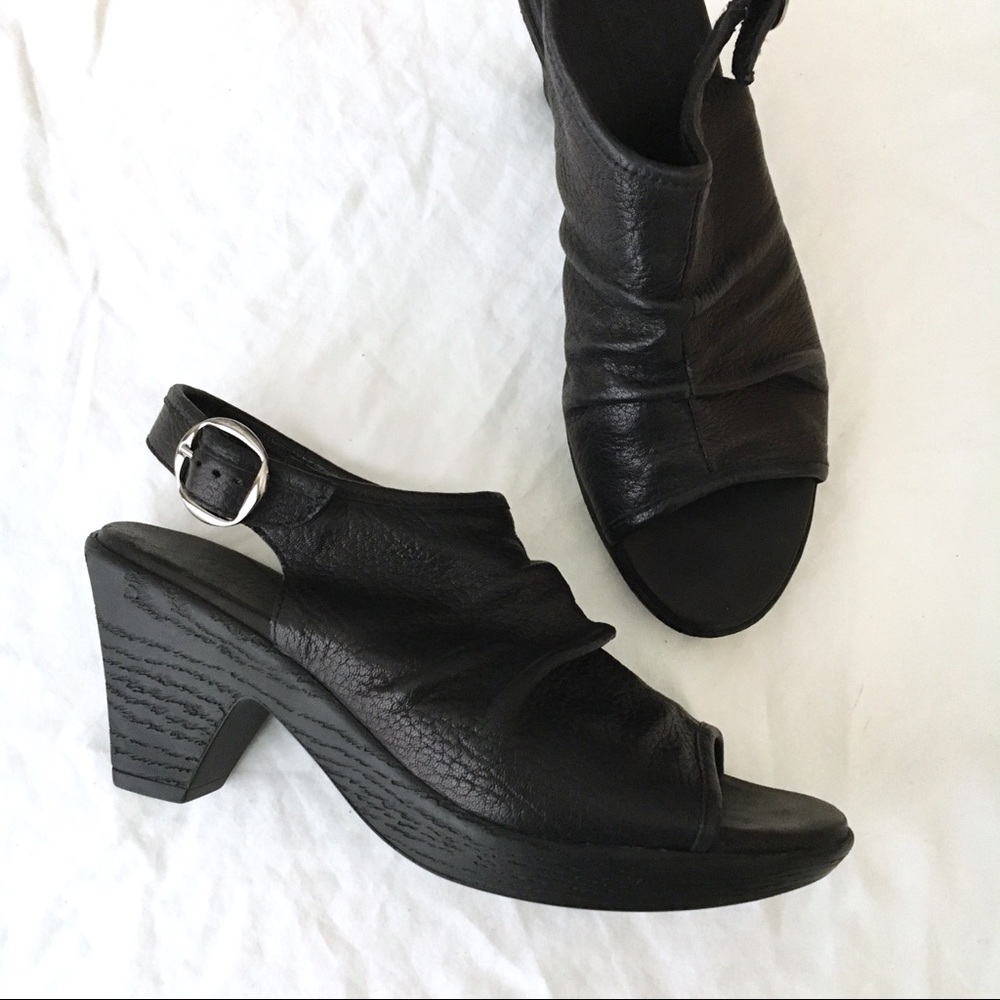 Munro Sandals Wedges Black Leather Sling Back 7.5N